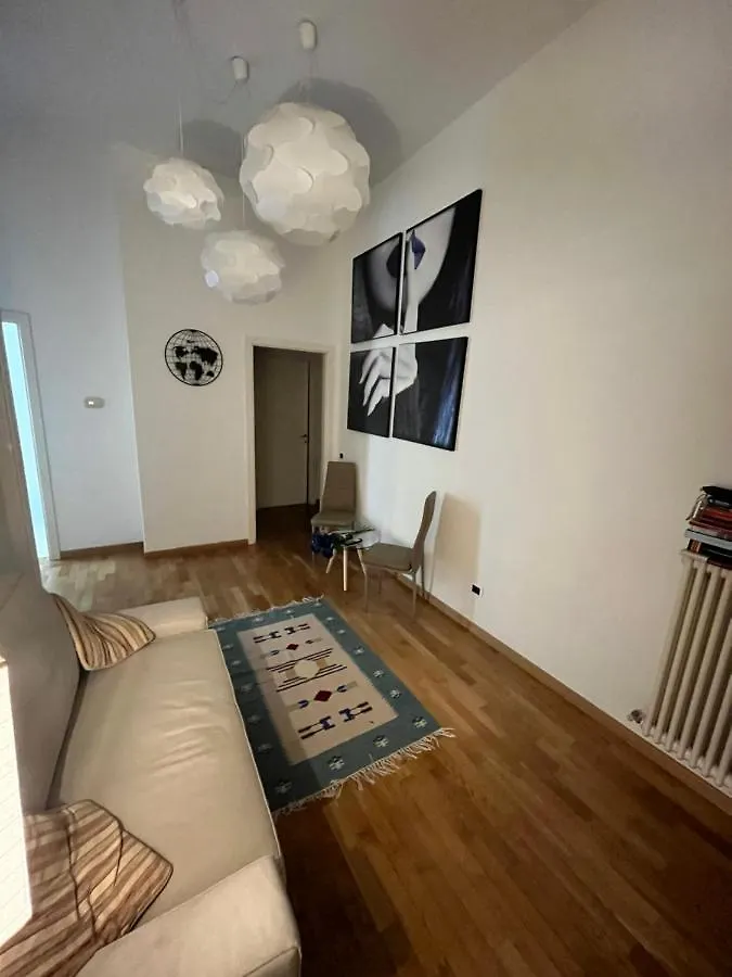 Dreams rental lecco central station 0*,  Italia
